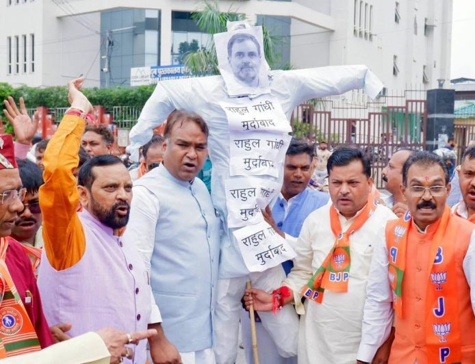 भाजपा एससी मोर्चा ने प्रदेशभर में राहुल का पुतला दहन कर किया जबरदस्त प्रदर्शन!
