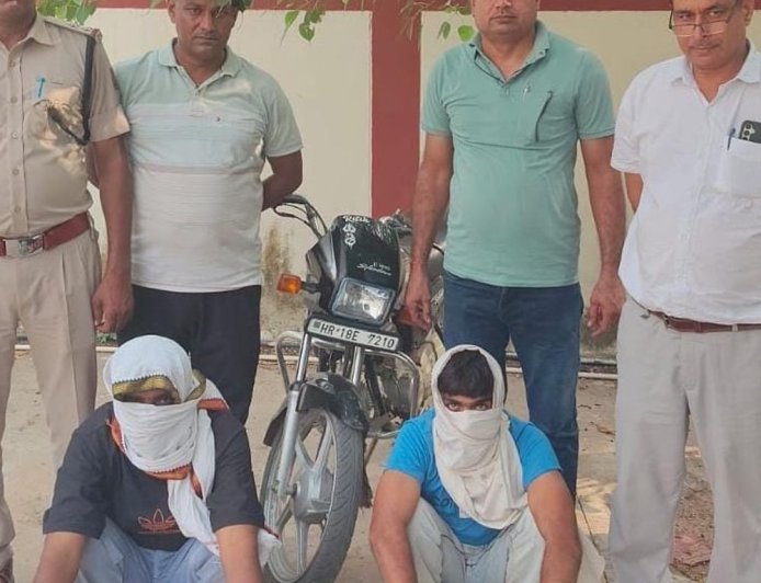 लोहारू में हेरोइन 2 नशा तस्कर गिरफ्तार:बाइक भी जब्त, बेचने की फिराक में थे; हांसी से लेकर आए थे