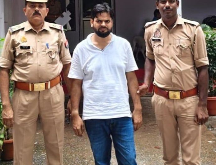 LDA की संपत्ति हड़पने का आरोपी गिरफ्तार:मकान के फर्जी दस्तावेज बनाकर 35 लाख रुपए में बेचकर 4 साल से फरार था