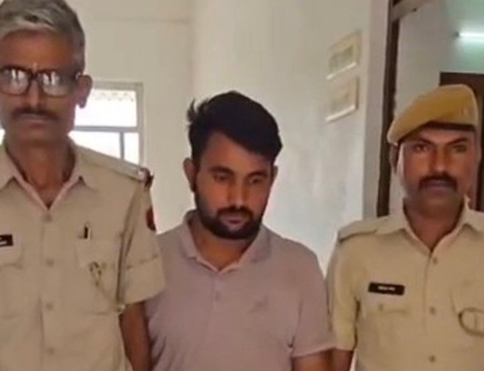 मृत दादी के खाते से ठगी करने का आरोपी गिरफ्तार:फर्जी एस्कॉर्ट सर्विस चलाकर 10 लाख ठगे, 'ऑपरेशन म्युल हंटर' में पकड़ा