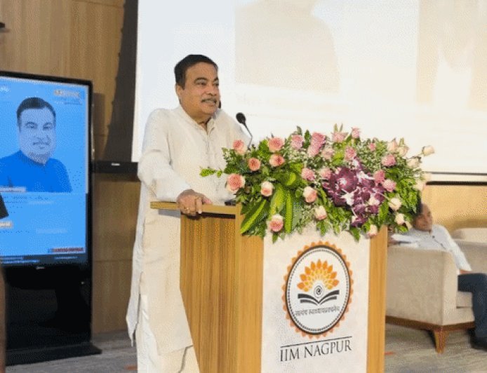 गडकरी बोले- मीडिया सेक्टर में विश्वसनीयता का संकट:ये सबसे बड़ी समस्या; लोकतंत्र के लिए न्यायपालिका और मीडिया का निष्पक्ष होना जरूरी