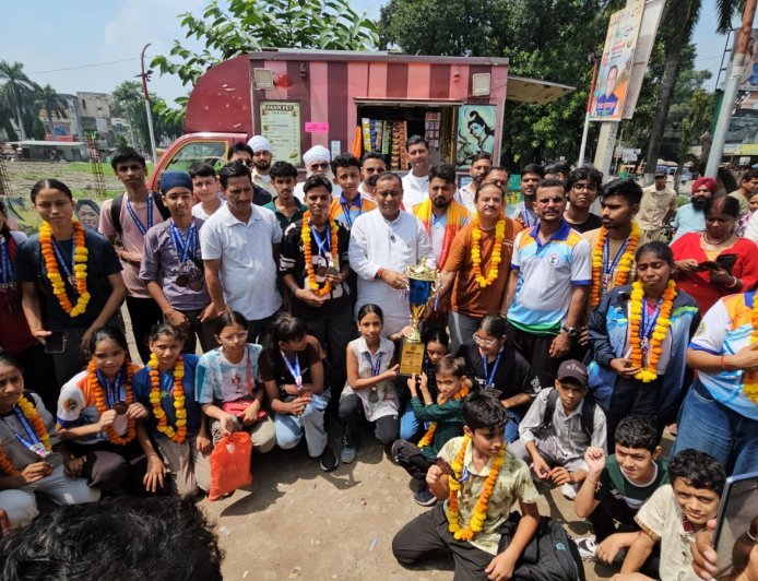 जम्मू से चैंपियन बनकर लौटी उत्तराखंड वोविनाम टीम का रुद्रपुर में भव्य स्वागत ।