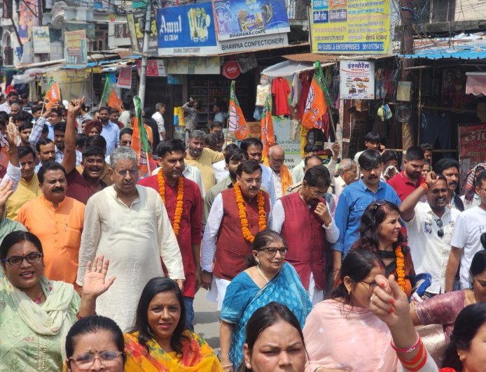 किच्छा एवं सिरौली कला में अलग-अलग नगर पालिका चुनाव की घोषणा पर भाजपा कार्यकर्ताओं ने मनाया जश्न