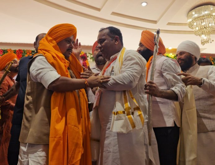 वरिष्ठ भाजपा नेता एवं काशीपुर जिला भाजपा सह प्रभारी भारत भूषण चुघ ने  राष्ट्रीय अध्यक्ष नितिन नवीन का स्वागत एवं अभिनंदन किया