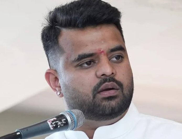 प्रज्जवल रेवन्ना के मोबाइल में निकले पोर्न वीडियो, फोरेंसिक जांच में पुष्टि, पूर्व PM का पोता है रेवन्‍ना, रेप केस में हैं बंद