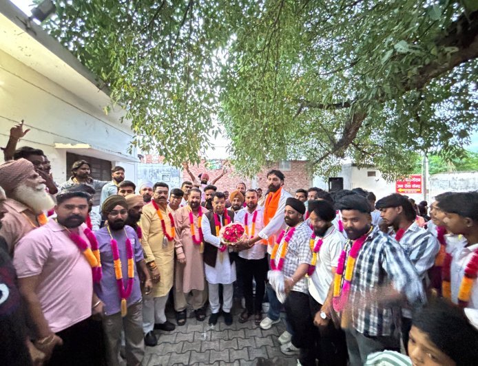 विधायक शिव अरोरा की विकासपरक सोच व भाजपा की रीति नीति से प्रभावित होकर जग्गा प्रधान ने सैकड़ों समर्थकों संग थामा भाजपा का दामन*