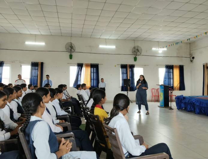 बाल अधिकार एवं बाल संरक्षण को लेकर द ऑक्सफोर्ड अकादमी रुद्रपुर में जागरूकता अभियान आयोजित*"