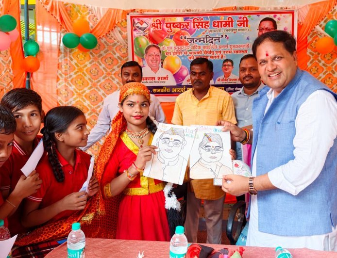 मुख्यमंत्री धामी के जन्मदिन पर रुद्रपुर में रुद्राभिषेक, बच्चों संग काटा केक