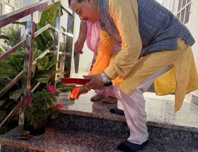 प्रधानमंत्री श्री नरेंद्र मोदी जी के जन्मदिवस पर ‘आशीर्वाद का एक दिया’ कार्यक्रम में शामिल हुए सांसद श्री अजय भट्ट