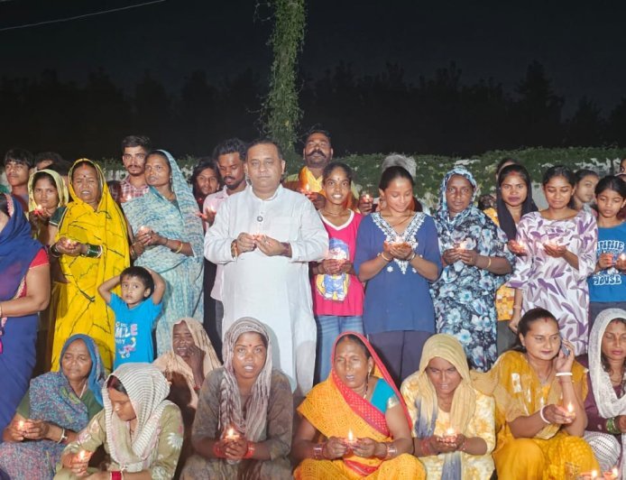 भारत भूषण चुघ के नेतृत्व में भूरारानी में ‘आशीर्वाद का दीया’ कार्यक्रम, 76 दीपों से प्रधानमंत्री मोदी को दी जन्मदिन की शुभकामनाएं