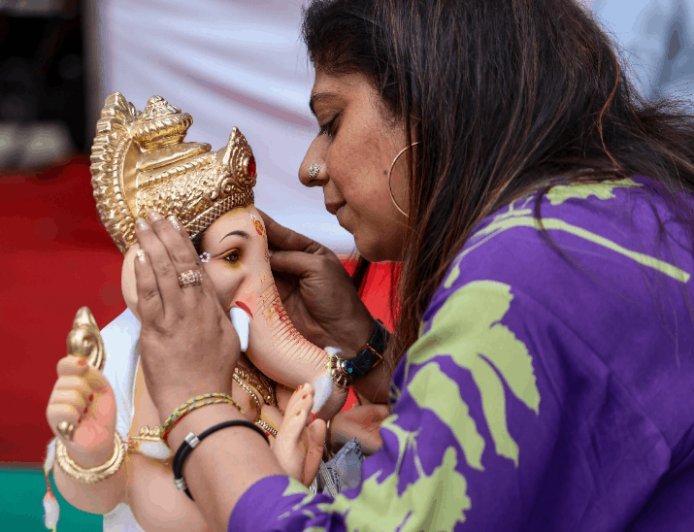 गणेश विसर्जन शुरू- मुंबई में दूसरे दिन 2,859 मूर्तियां विसर्जित:कहीं डेढ़ दिन, कहीं 5 दिन में ही विजर्सन की परंपरा