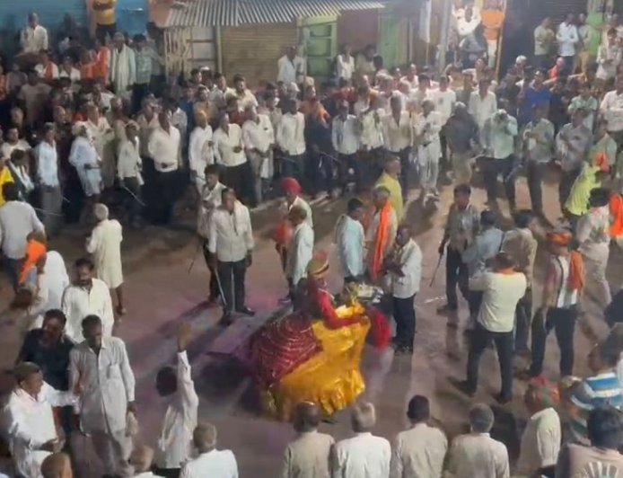 ग्रामीणों ने डंडों की ताल पर किया लहंगी लोकनृत्य:समरानियां कस्बे में पहली बार हुआ आयोजन, लोकगीतों की स्वर लहरियां गूंजी