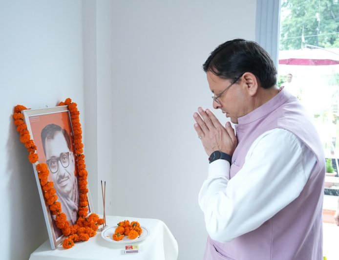 *मुख्यमंत्री ने पंडित दीनदयाल उपाध्याय की जयंती पर दी श्रद्धांजलि,चित्र पर पुष्प अर्पित कर किया नमन।*
