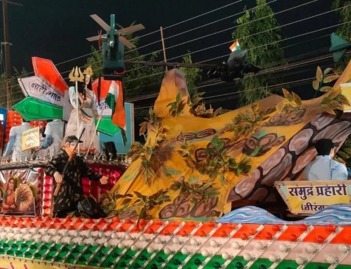 Indore Anant Chaturdashi : इंदौर में 103 साल पुरानी झांकी परंपरा में उमड़ा जनसैलाब, 22 से ज्यादा झांकियां बनी आकर्षण