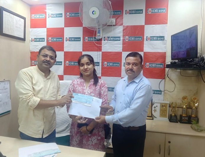 आईडीबीआई बैंक ने सीएसआर के तहत 10 होनहार विद्यार्थियों को ₹4.94 लाख की शुल्क सहायता की प्रदान।*