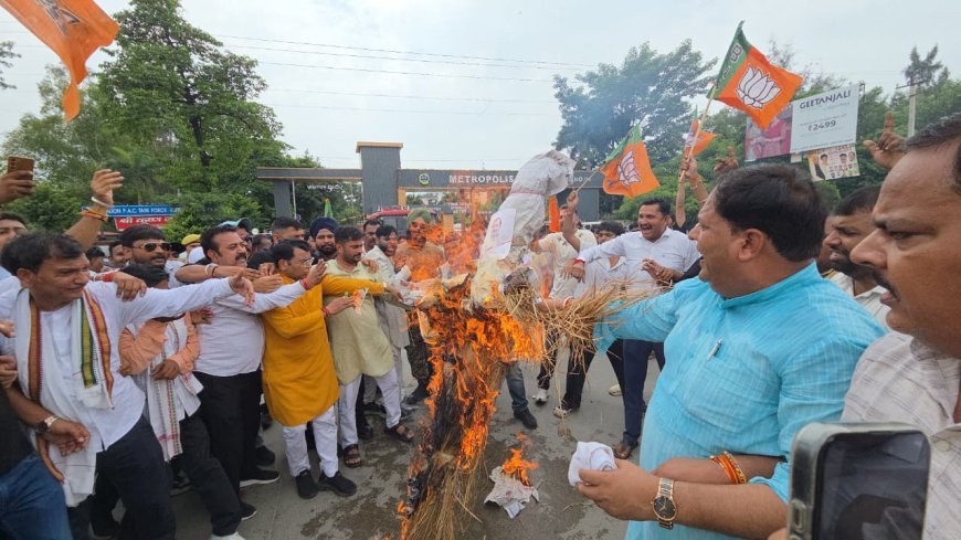 कांग्रेस के विरोध में भाजपा का जोरदार प्रदर्शन