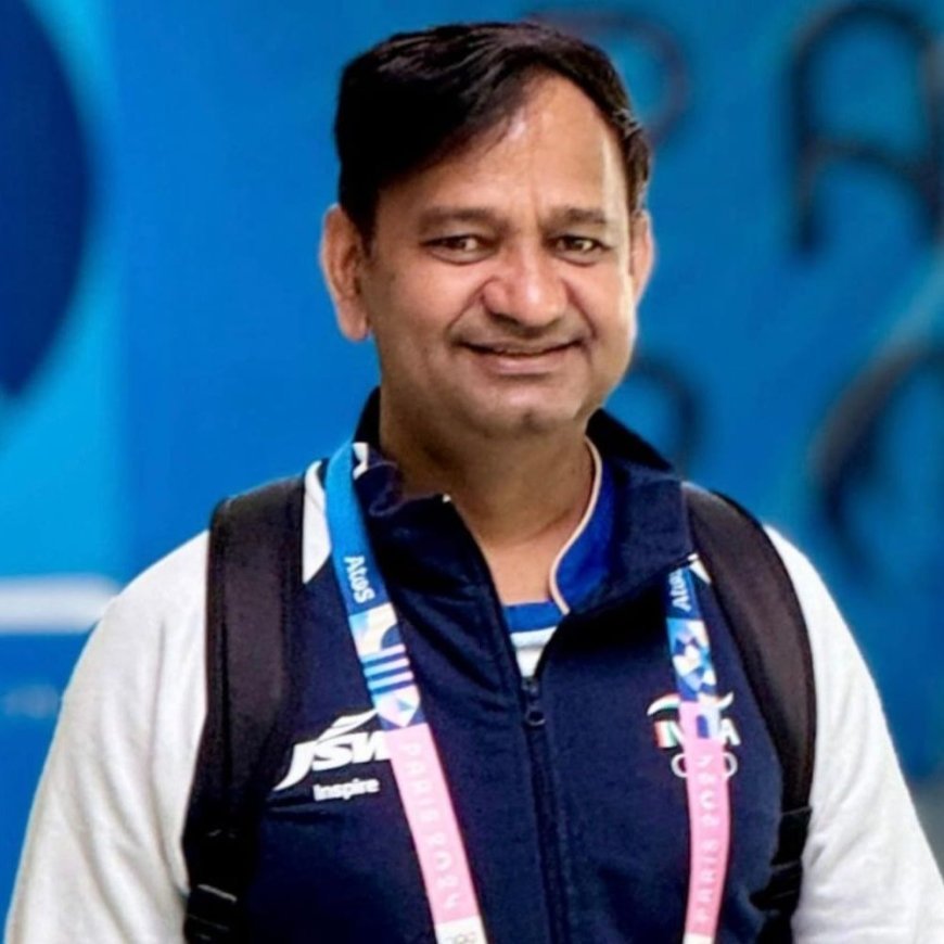 इंडियन शूटिंग कोच ने मां बेरी वाली का लिया आशीर्वाद:झज्जर पहुंचे मनोज कुमार, बोले- एशियन गेम्स में ज्यादा पदकों का लक्ष्य