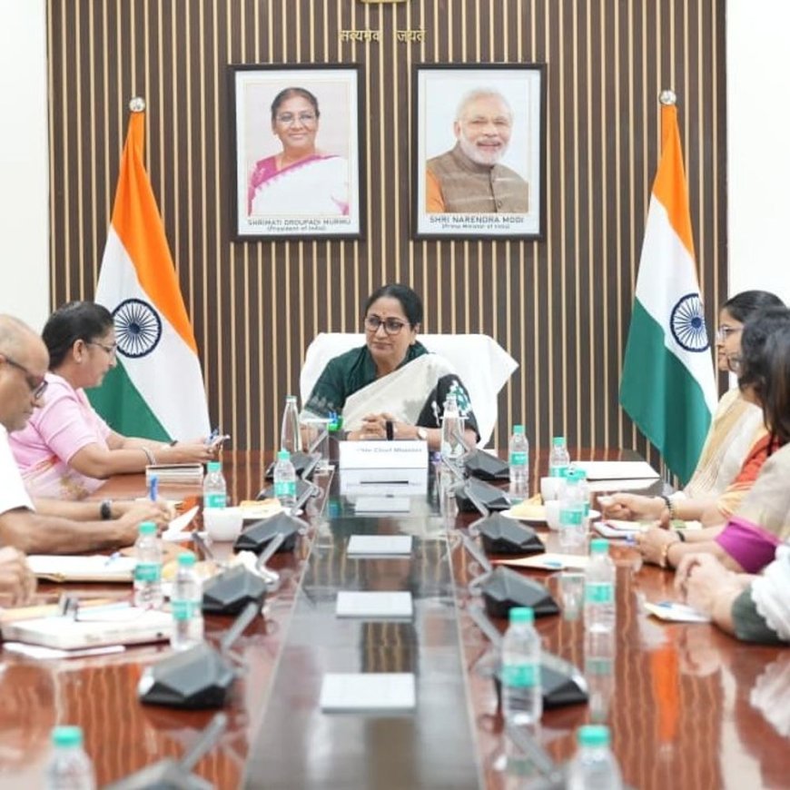 महिलाओं की शिकायतों के लिए ग्रिवांस सेल बनाएगी दिल्ली सरकार:सीएम ने महिला आयोग की बैठक में पॉस्को जागरूकता अभियान तेज करने के निर्देश