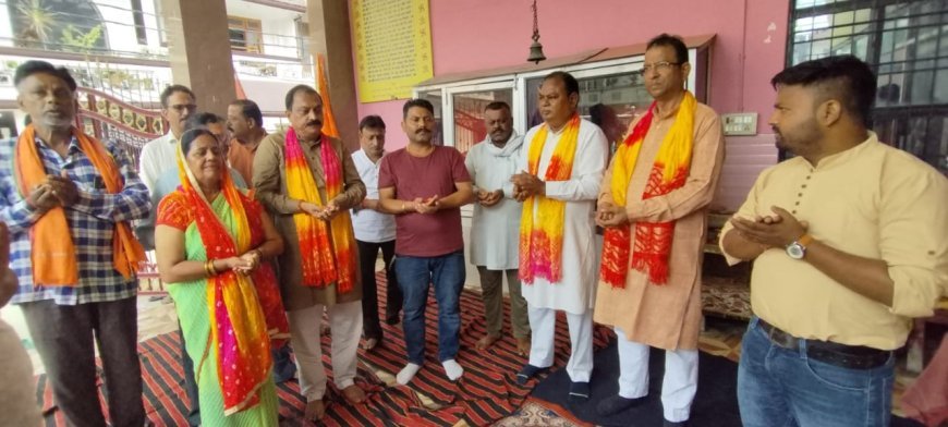 धामी के जन्मदिन पर मंदिर में हवन-पूजन, आंगनबाड़ी केंद्रों पर बच्चों को बांटे फल