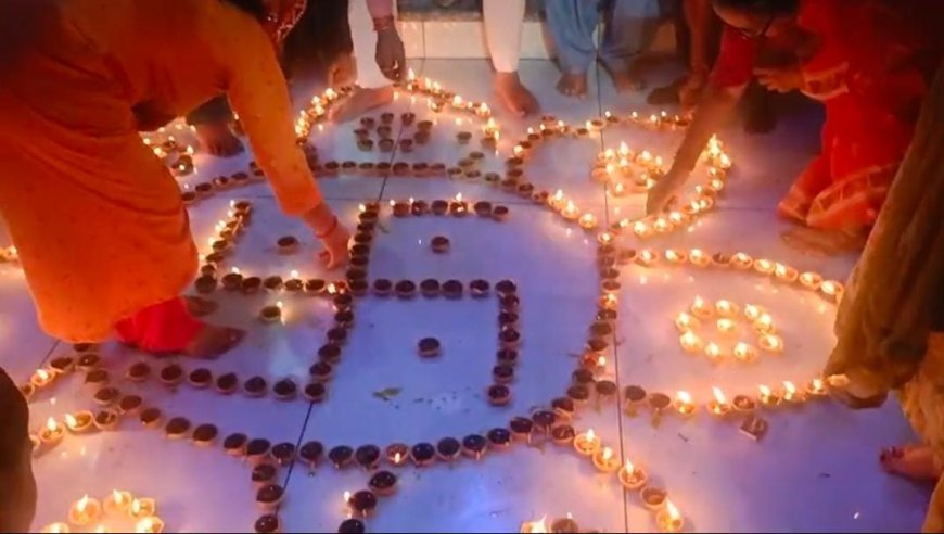 विधायक शिव अरोरा के नेतृत्व मे 1100 दीयों से जगमगाया रुद्रपुर , ‘आशीर्वाद का दीया’ जलाकर मनाया प्रधानमंत्री नरेंद्र मोदी का जन्मदिन*