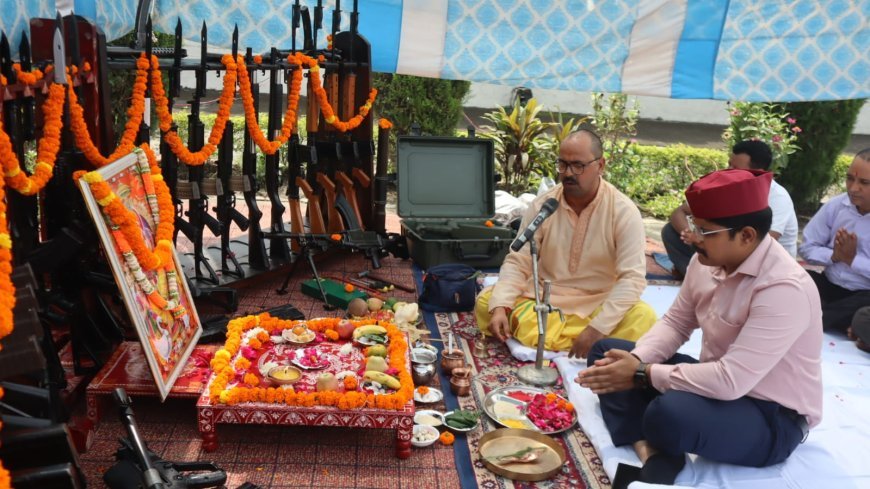 चतुर्भुजाय विद्महे हंसवाहनाय धीमहि तन्नो विश्वकर्मा प्रचोदयात्