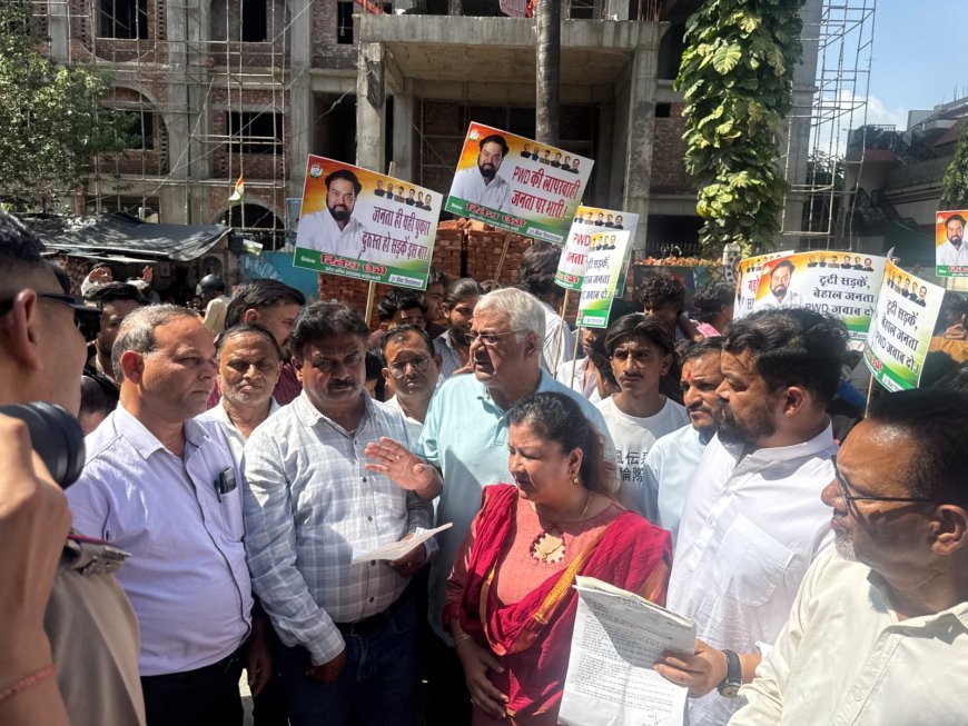 देहरादून की जर्जर सड़कों, जलभराव और नालियों की समस्या को लेकर लोक निर्माण विभाग के मुख्य अभियंता को सौंपा ज्ञापन- रितेश छैत्री