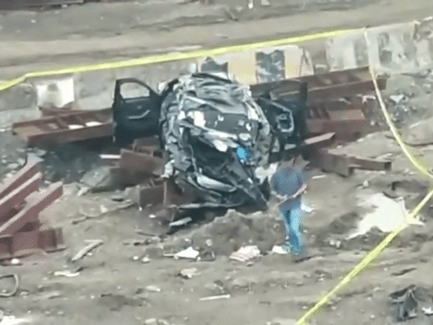 मुंबई में BMW फ्लाईओवर से गिरी:कार सवार 3 की मौत, 1 घायल; तेज रफ्तार के चलते ड्राइवर ने कंट्रोल खोया
