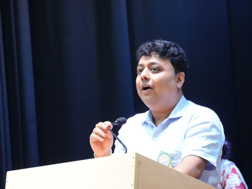 दाखिल _खारिज व सभी प्रमाण-पत्र स्थलीय निरीक्षण उपरान्त ही निर्गत करें।  जिलाधिकारी
