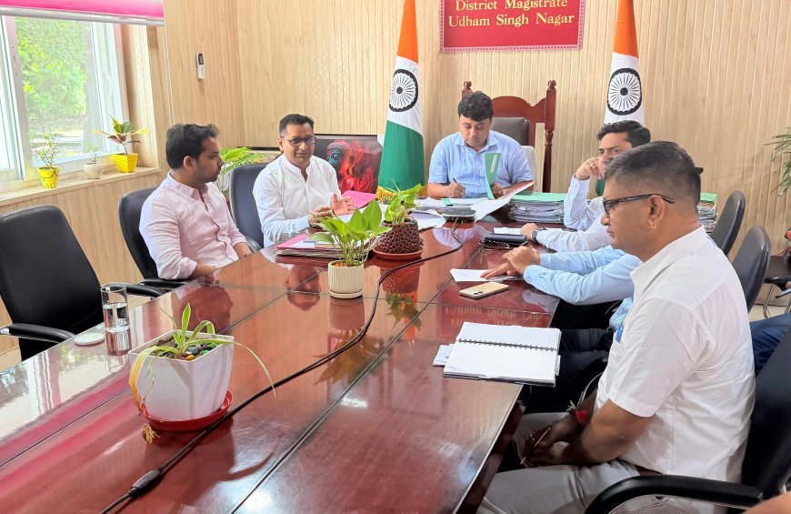 जिलाधिकारी ने ली वर्चुअल मासिक समीक्षा बैठक, लापरवाह अधिकारियों का स्पष्टीकरण तलब।*